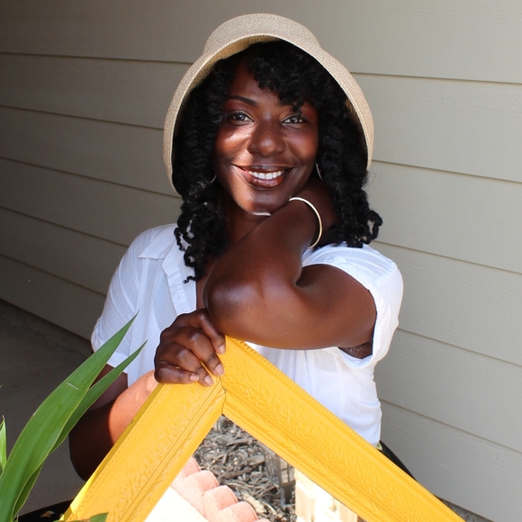 Meet your Posher, Lorri😘 - Picture 2 of 2